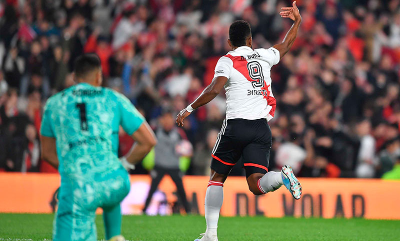 River le ganó a Boca sobre la hora, en un bochornoso final