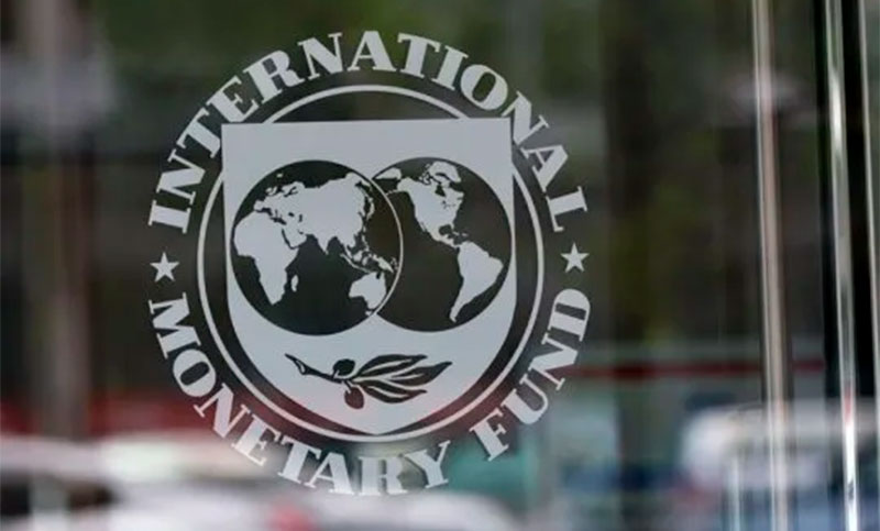 Mientras el FMI analiza las últimas medidas económicas, avanzan negociaciones para fortalecer reservas
