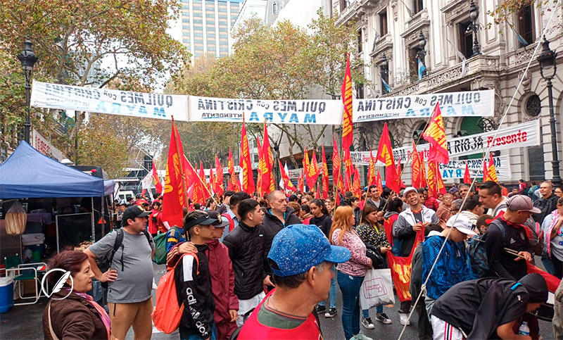 Referentes políticos llegaron a Plaza de Mayo: pidieron pluralidad de cara a las PASO