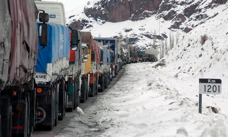 Cierran el paso Cristo Redentor por nevadas en la Cordillera