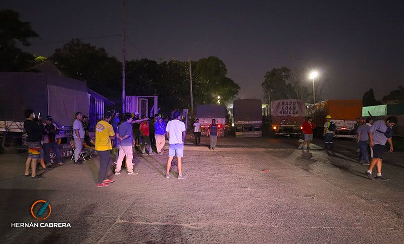 Casi 200 camiones varados en el ingreso al Puerto por un paro de los trabajadores