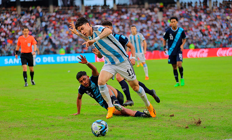 Argentina goleó 3 a 0 a Guatemala y se aseguró la clasificación a los octavos
