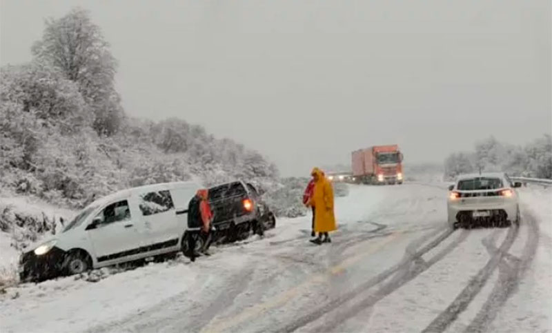 Ruta 40: la gran cantidad de nieve causó varios accidentes