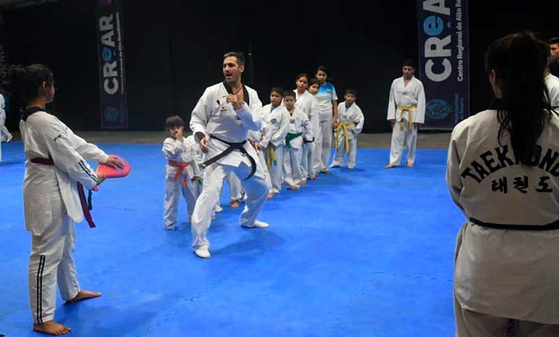 El taekwondista Crismanich realizó una capacitación en los Juegos CReAR