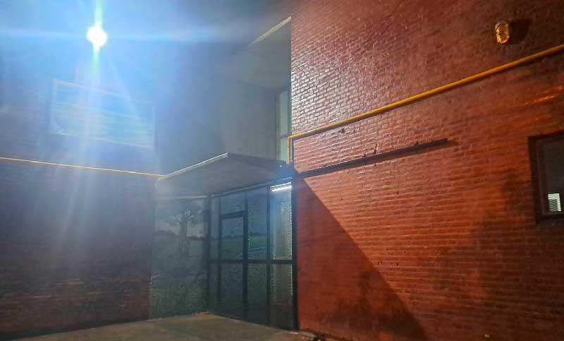 A pesar de la custodia policial, balearon por segunda vez la escuela Rosa Ziperovich