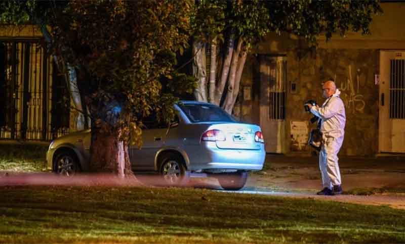 Asesinaron a balazos a un hombre dentro de su auto en zona sur