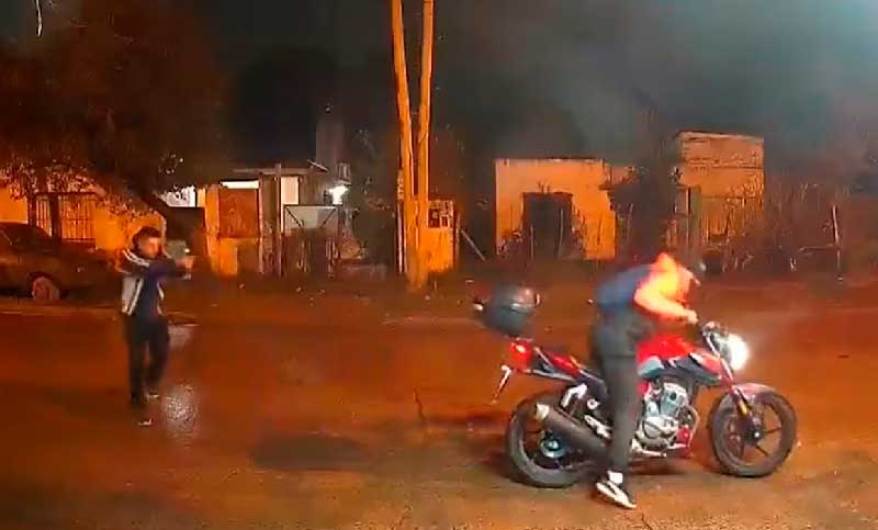 Un policía de civil mató por la espalda a un ladrón que trató de robarle la moto en Moreno