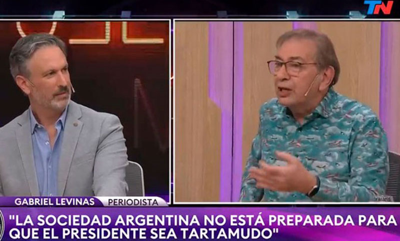 Como no lo pueden acusar de nada, lo acusan de tartamudo