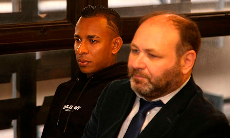 Piden dos años y tres meses de prisión para Sebastián Villa por violencia de género