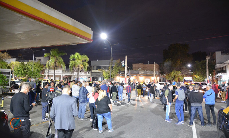 Protesta y medida de fuerza de taxistas tras el crimen de un joven conductor
