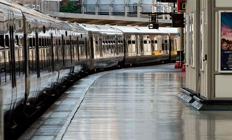 Trabajadores ferroviarios británicos realizan un paro masivo en reclamo de mejoras salariales