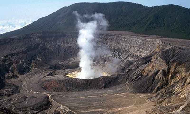 «Potente» erupción del volcán Rincón de la Vieja en Costa Rica