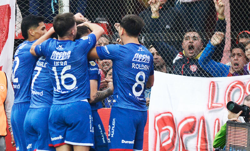 Unión derrotó a Independiente por 3 a 0