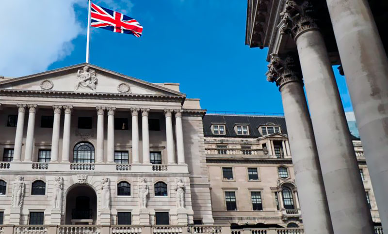 El Banco de Inglaterra sube nuevamente las tasas y complica los créditos hipotecarios