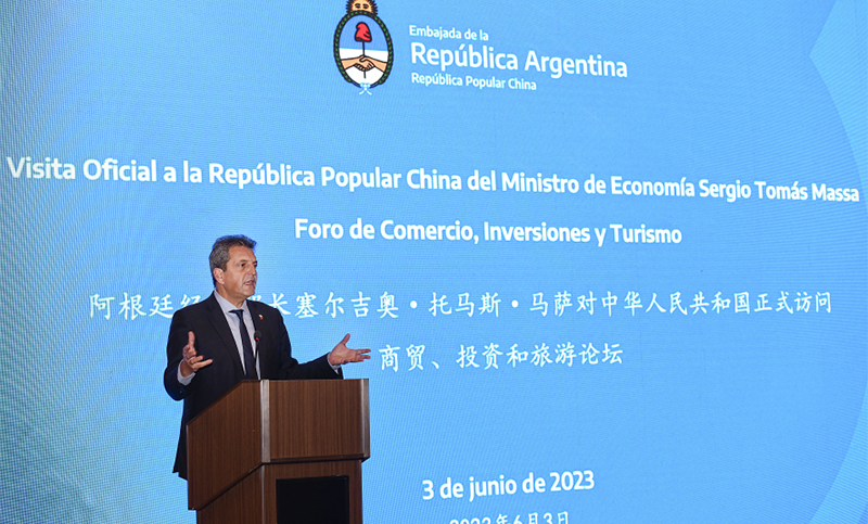 Massa cerró su gira internacional con una participación en el Foro Empresarial de China