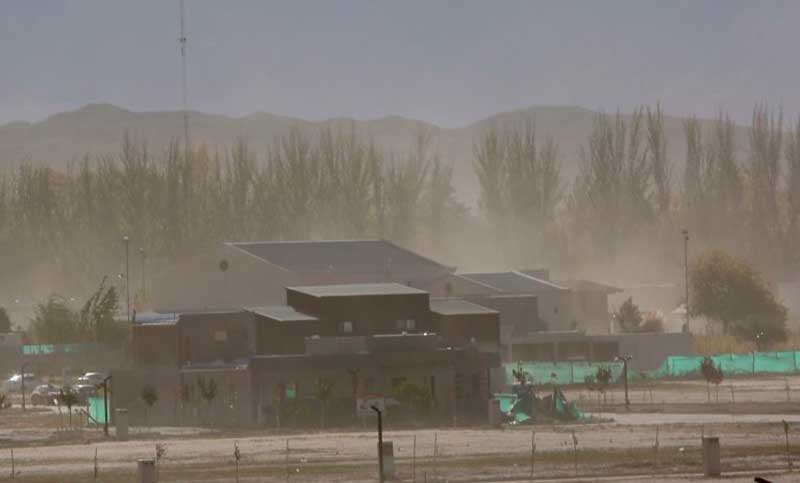 Suspendieron clases en la zona sur de Mendoza por la llegada del viento Zonda