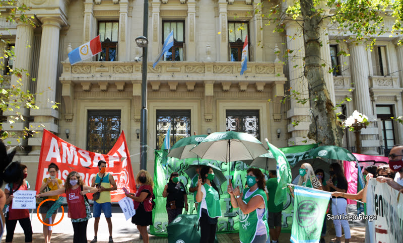Estatales de Santa Fe cobrarán sueldos de junio con aumento del 9,1%