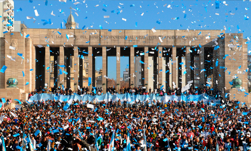 Rosario festeja el Día de la Bandera con una fiesta popular en el Monumento