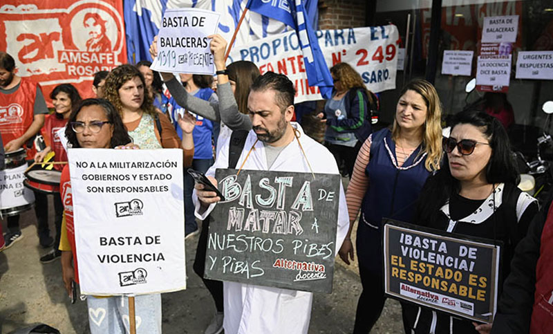 Masiva convocatoria de docentes estatales y privados en la marcha contra la violencia