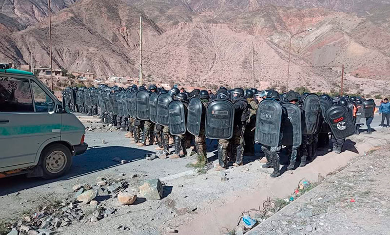 Brutal represión policial en Jujuy: no descartan intervenir la provincia