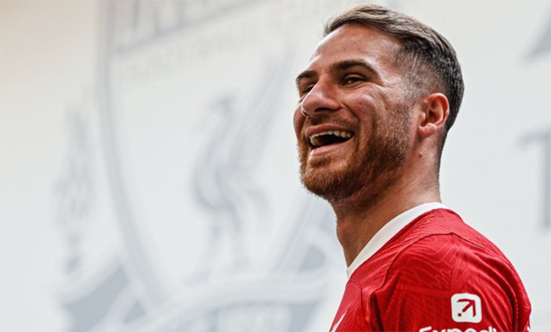 Liverpool presentó a Alexis Mac Allister, quien usará la camiseta número 10