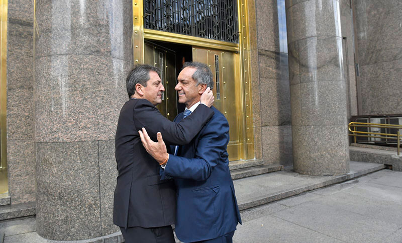 Massa bajó de su despacho para recibir a Scioli y se reunieron en el Ministerio de Economía