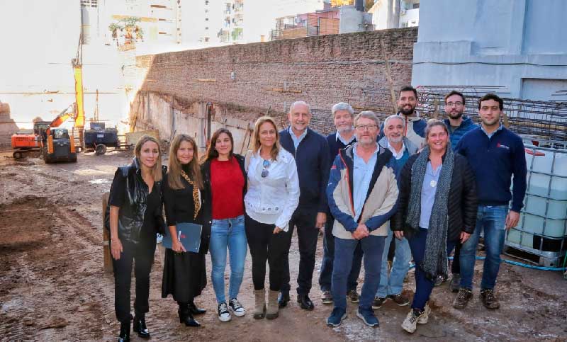El gobernador Omar Perotti recorrió las obras del memorial de calle Salta 2141
