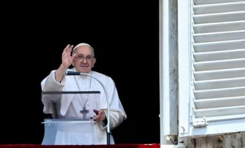 Francisco reapareció ante miles de fieles en el Vaticano