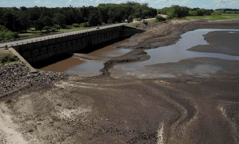 Uruguay en vilo por la crisis hídrica: reservas de agua potable alcanzan para 20 días