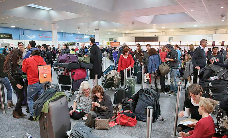 Los empleados del aeropuerto de Gatwick también paran en Londres: ocho días de huelga