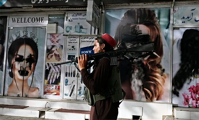 El Gobierno talibán de Afganistán ordenó el cierre de los salones de belleza
