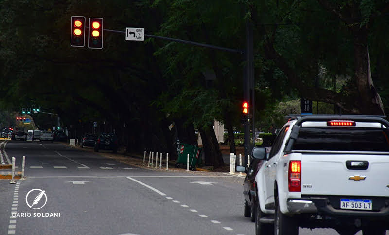 Con la instalación de semáforos en Oroño, terminaron las obras de tránsito en Parque Independencia