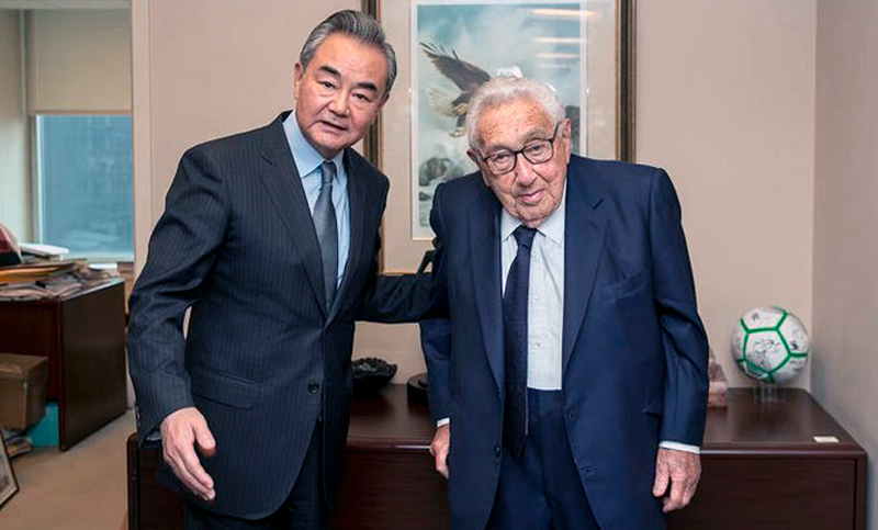 Un alto diplomático y miembro del Comité Central del Partido Comunista chino se reúne con Henry Kissinger