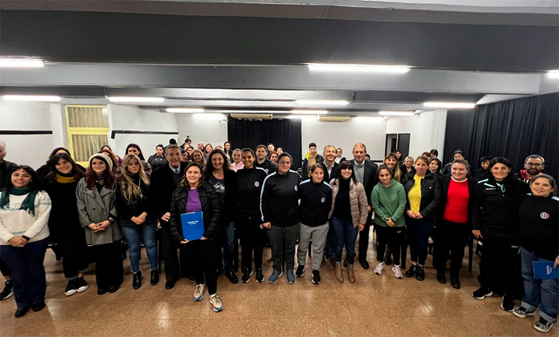 Santa Fe: lanzan un curso para mujeres que deseen capacitarse en el arbitraje de fútbol