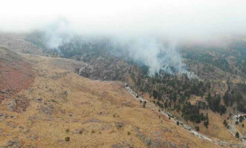 Capilla del Monte: logran controlar el 80% del incendio en el Cerro Uritorco y ya no hay evacuados