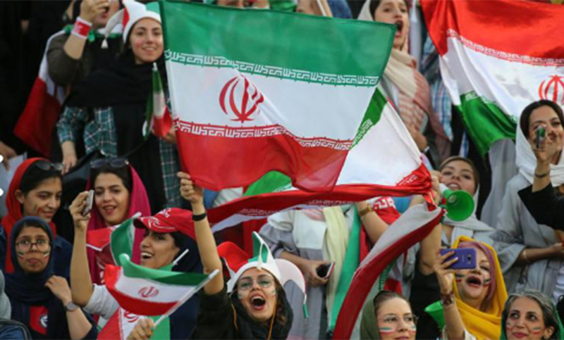 Autorizan a las mujeres a poder ver partidos de fútbol en Irán