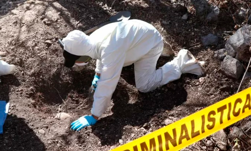 Encuentran fosas clandestinas con 22 cadáveres en el norte de México