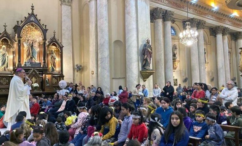 Cientos de niños participaron de la Marcha por el Papa en Rosario