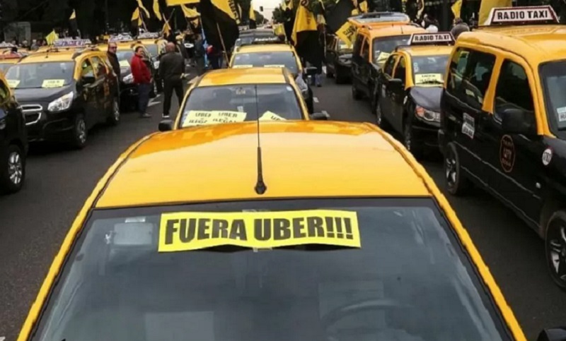 Ante reclamo de taxistas, la justicia porteña dictaminó que Uber es ilegal