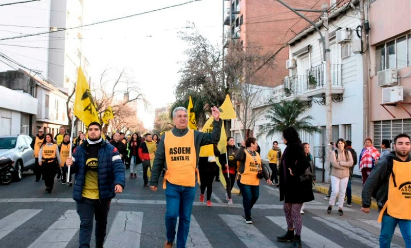 Municipales de Santa Fe cortan el tránsito en la ciudad en el marco de un paro de 48 horas