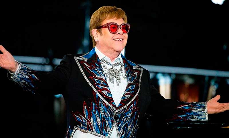 Elton John fue internado de urgencia en Francia por un accidente doméstico