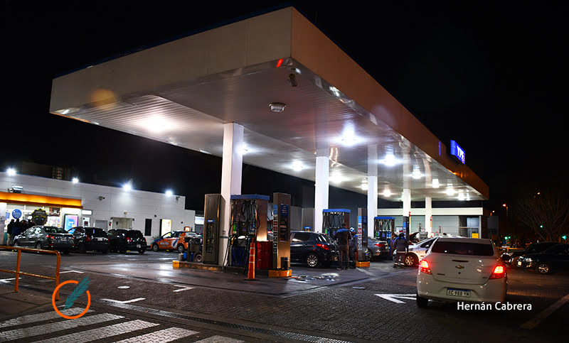 Tras acuerdo de congelamiento de precios, fue el turno de YPF para aumentar los combustibles