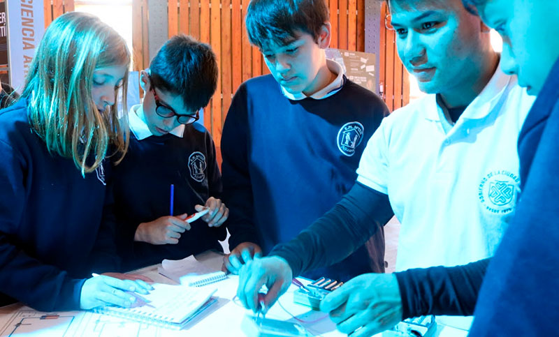 Llega una muestra interactiva para vivir la ciencia junto a niños y jóvenes
