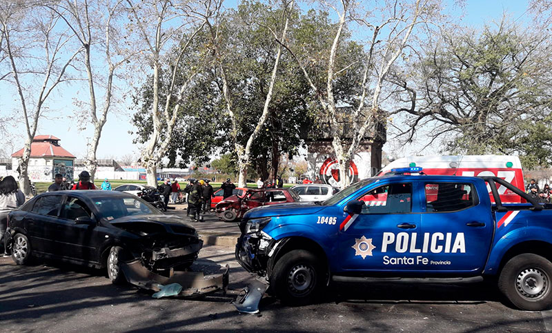 Múltiple choque y varios heridos en una persecución policial: un nene salió despedido del auto