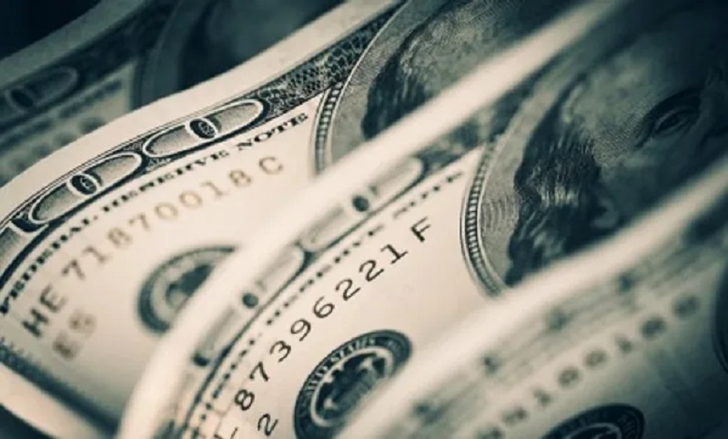Inicio de jornada en alza: el dólar blue rozó los $800 