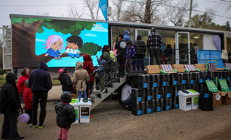 En el Día de las Infancias, Cabandié recorrió el camión ambiental en Ezeiza