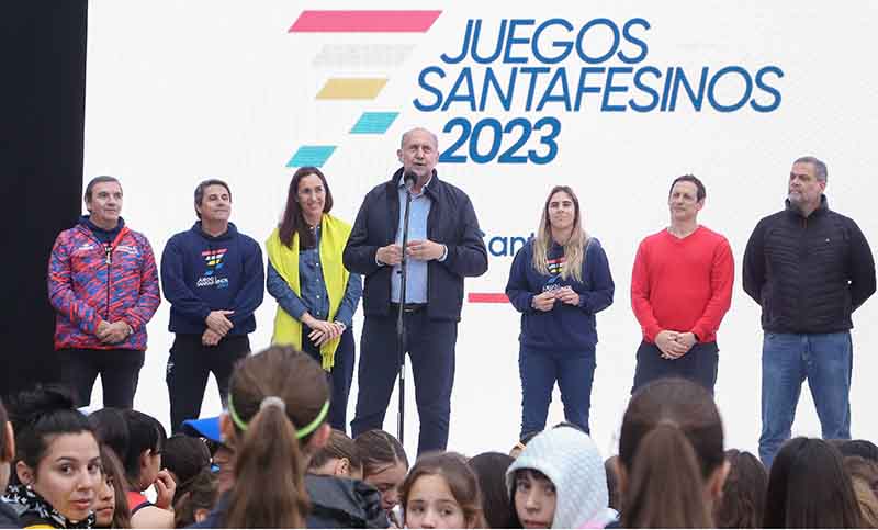 Perotti encabezó el acto de apertura de las finales de los Juegos Santafesinos 2023