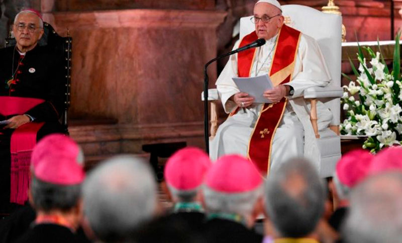 El Papa pide a los líderes de la Iglesia «abrazar al mundo con el Evangelio»