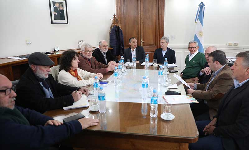 Paritaria de estatales: el Gobierno santafesino ofreció un alza salarial del 51% para el segundo semestre