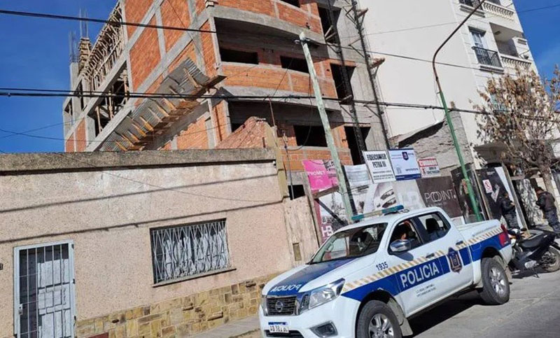 Un albañil murió al caer desde un quinto piso en una obra de Salta